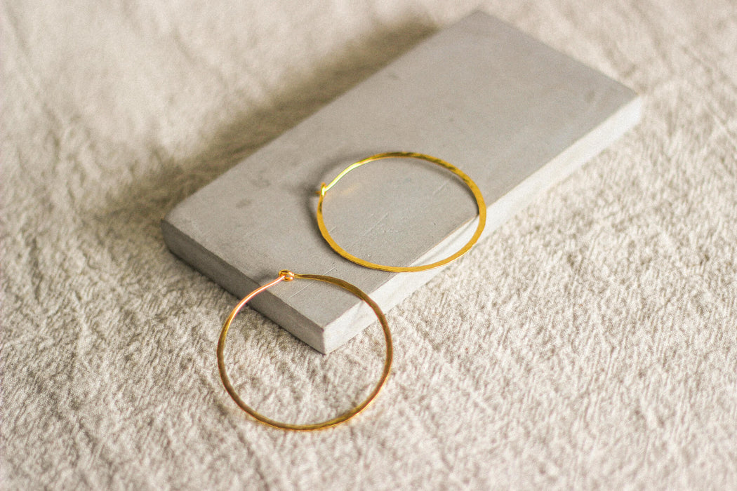 Large Minimal Textured Hoops