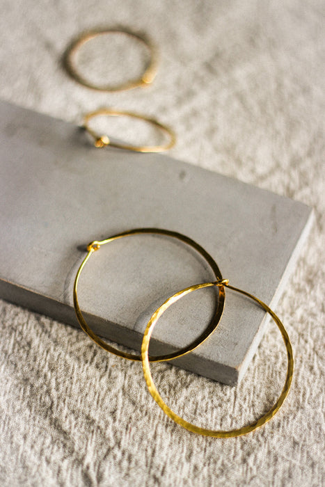 Large Minimal Textured Hoops