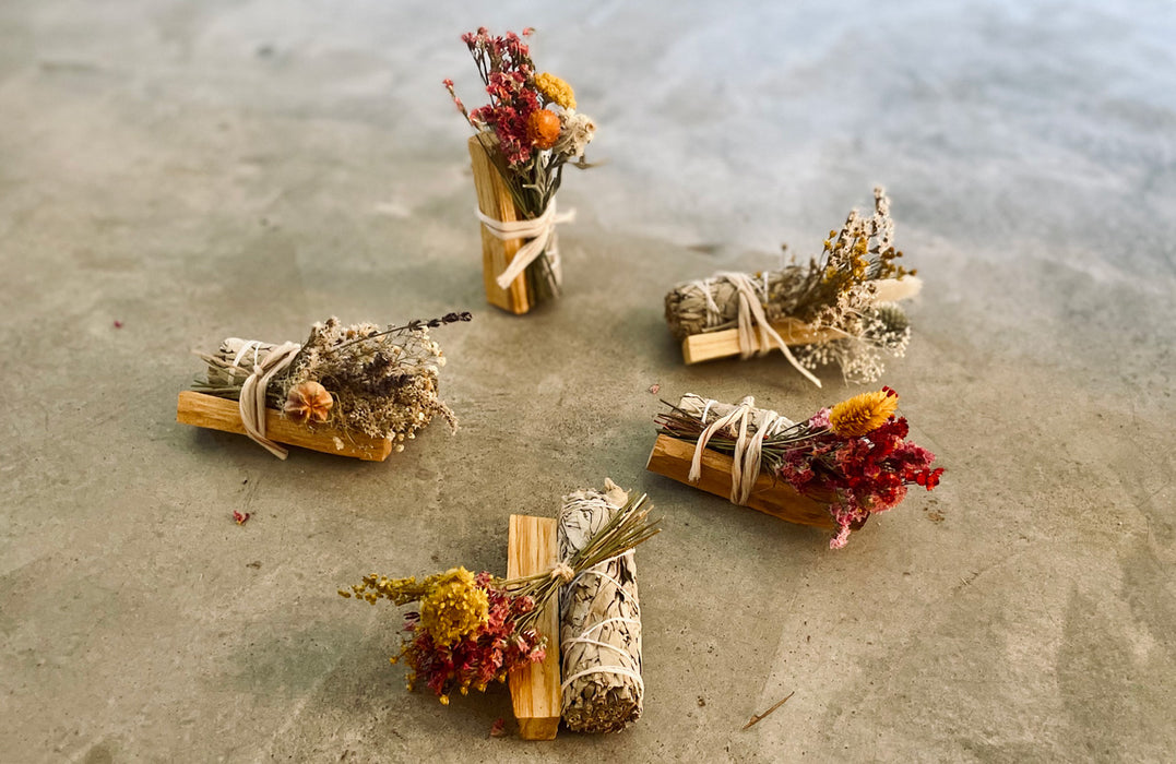 Sahumerio Palo Santo, Sage & Flower Bundle