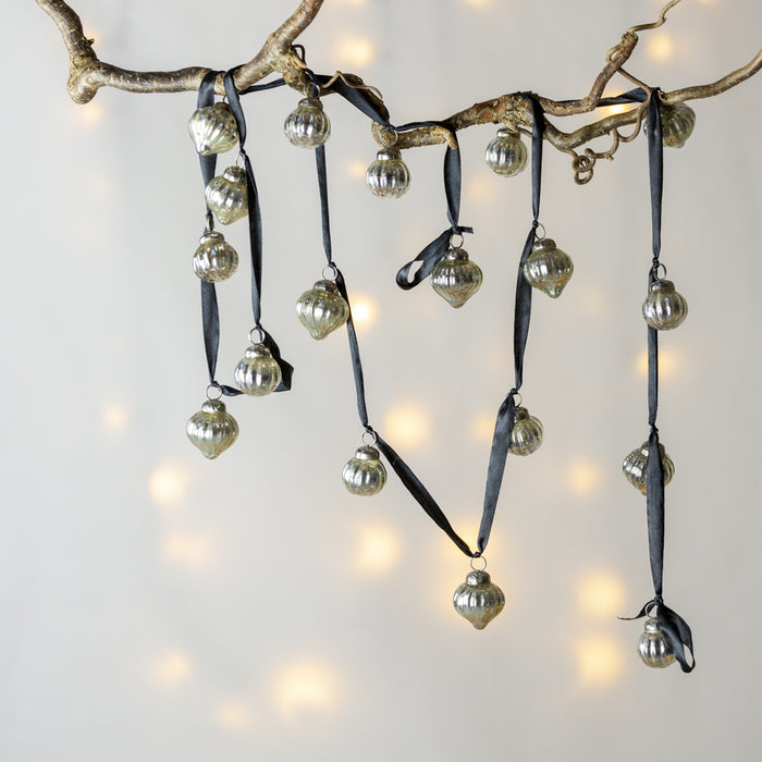 Ribbed Bauble Garland